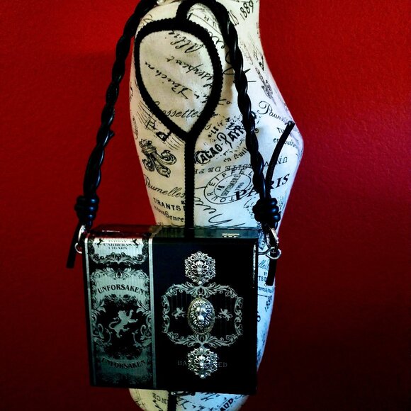 Suenos de Saundra Upcycled Black/Silver Unforsaken Cigar Box Shoulder Purse - Picture 1 of 13